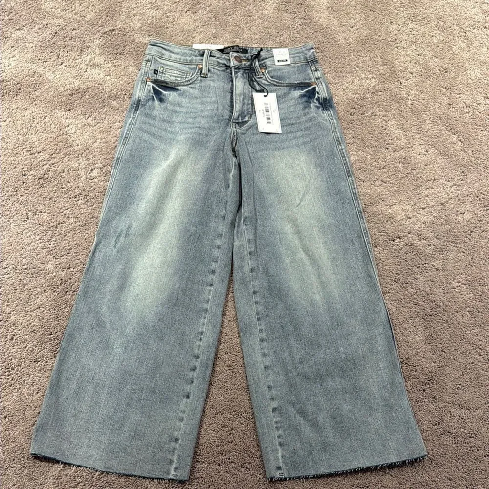 Judy blue! Tummy control mid rise wide leg crop with stretch! 3/26